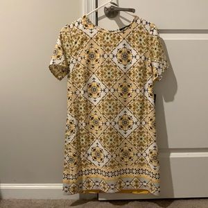 Lulu’s yellow patterned dress